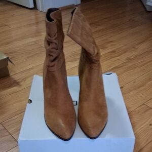 Elegant Tan Women's Boots